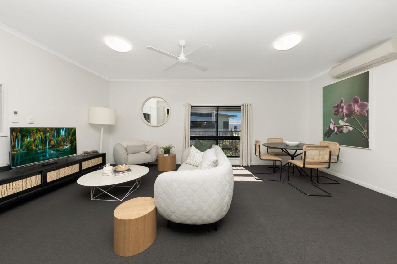 2br Unit With Balcony At The Apartment Townsville